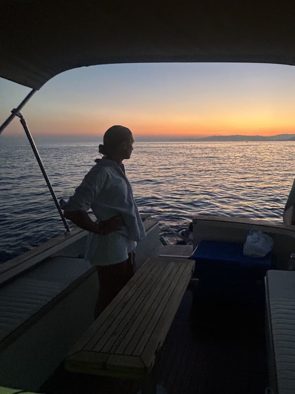 Esplora Camogli in barca: una giornata intera sull'acqua a bordo di un motoscafo.