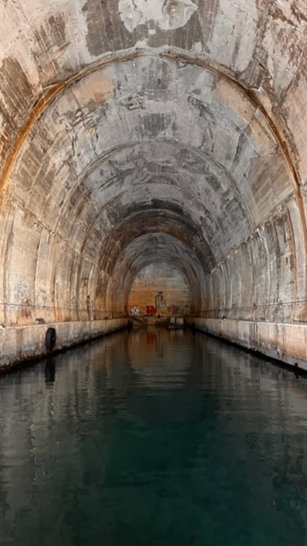 Explore Brač de barco – excursão privada de 9 horas