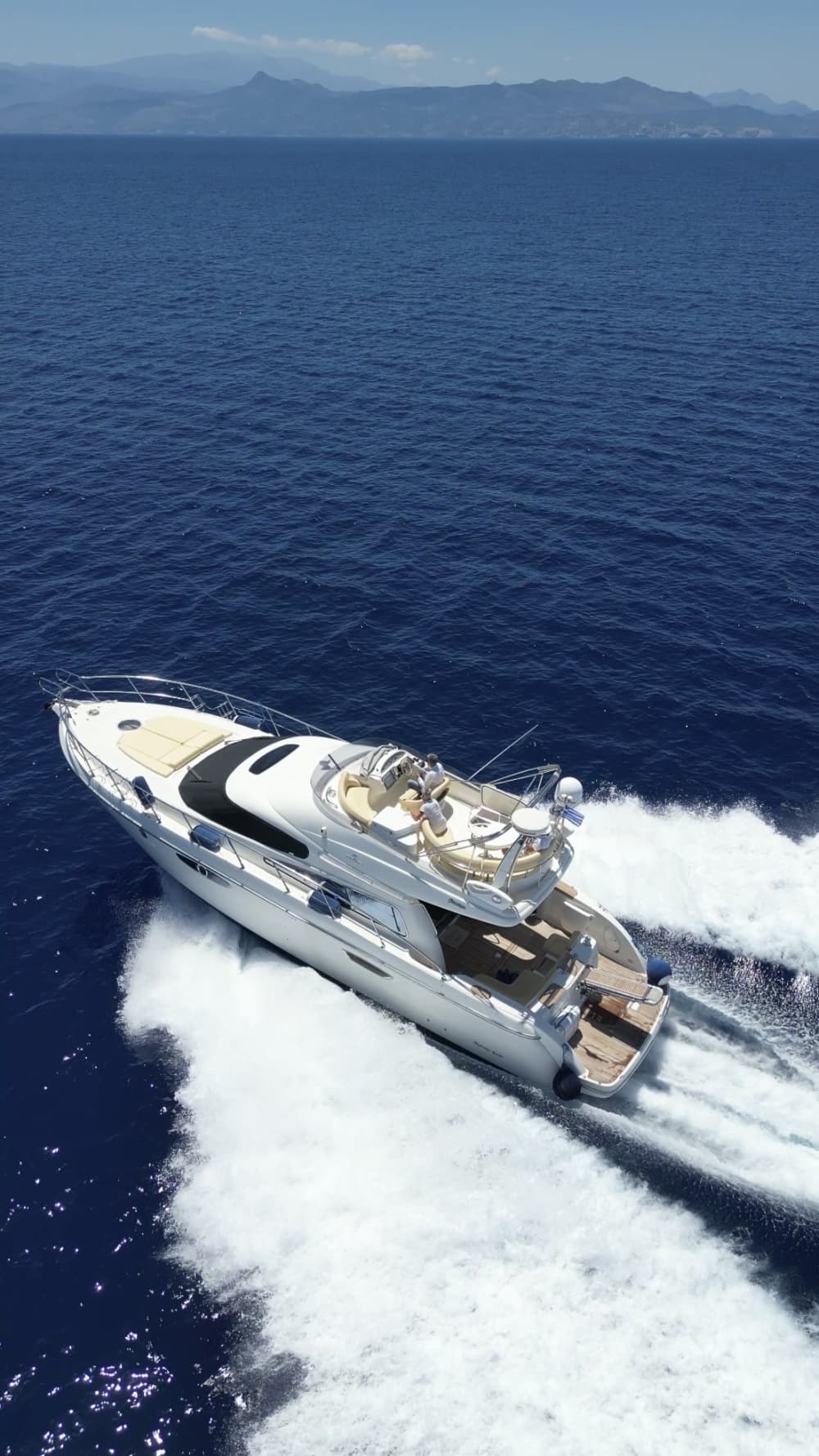 Erleben Sie Luxus pur in Heraklion mit einem Ganztagesausflug auf einer Motoryacht.