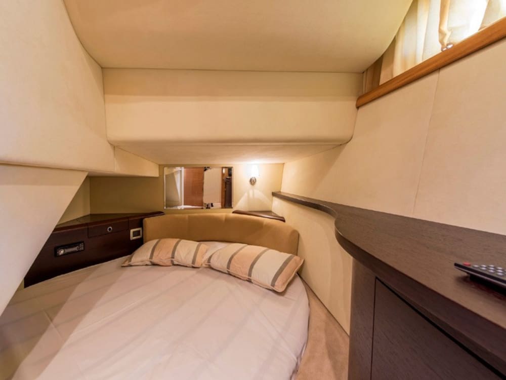 Erleben Sie Luxus pur in Heraklion mit einem Ganztagesausflug auf einer Motoryacht.