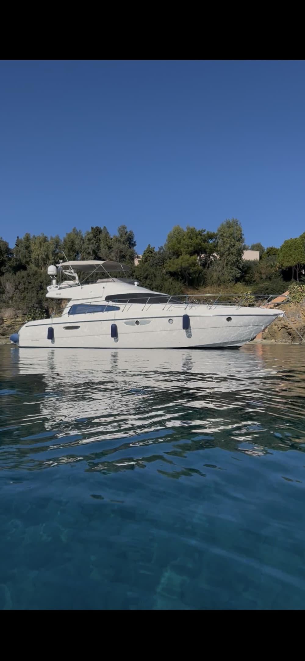 Erleben Sie Luxus pur in Heraklion mit einem Ganztagesausflug auf einer Motoryacht.