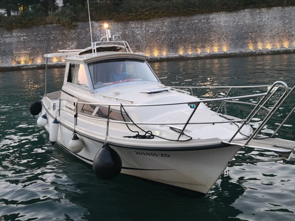 Descubra el archipiélago de Zadar con una excursión privada de Antares.
