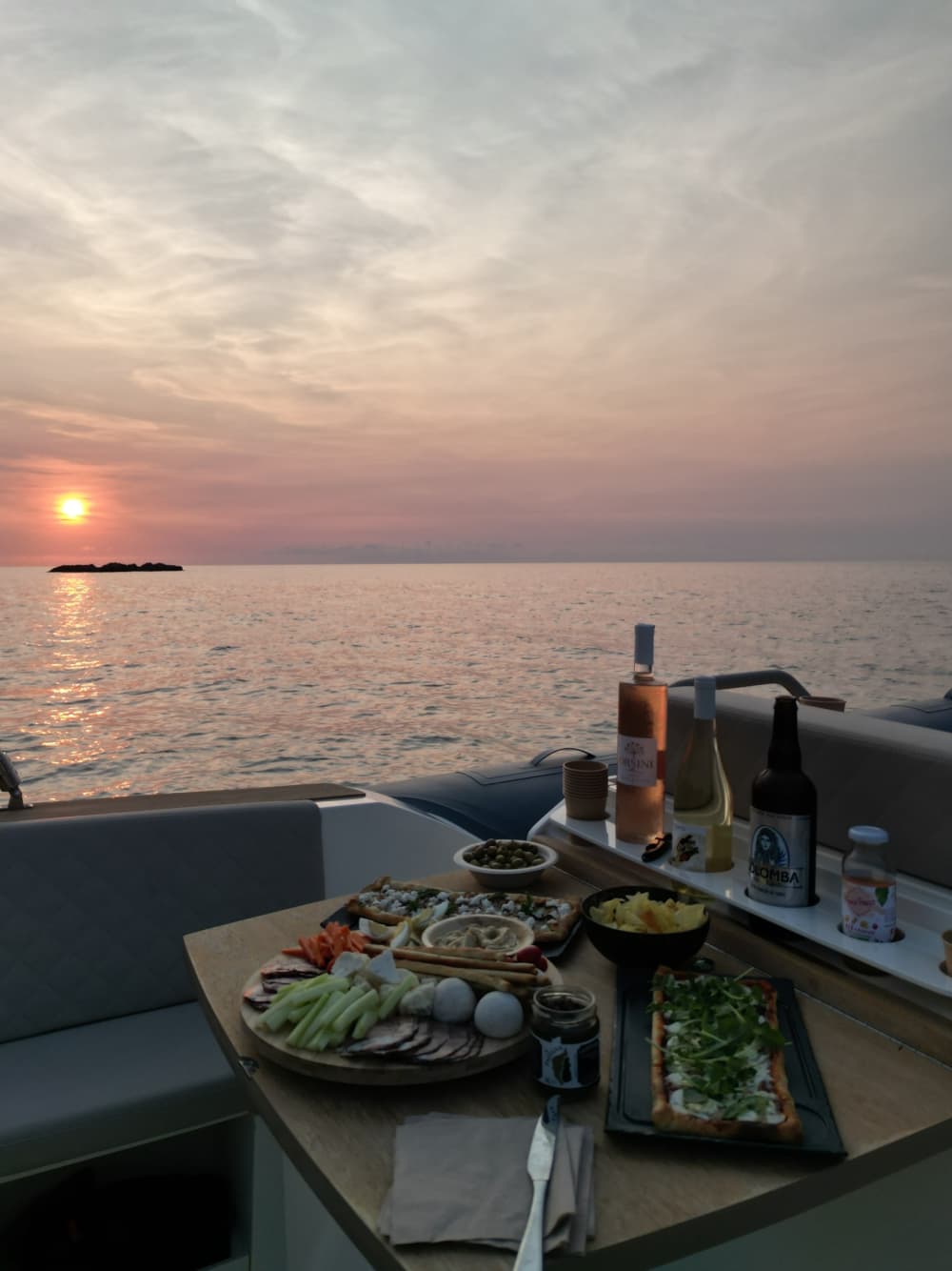 Disfruta de 8 horas en lancha motora para explorar Algajola.