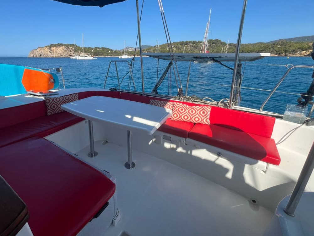 Alquiler de barcos privados en Ibiza: Es Vedrà y calas escondidas