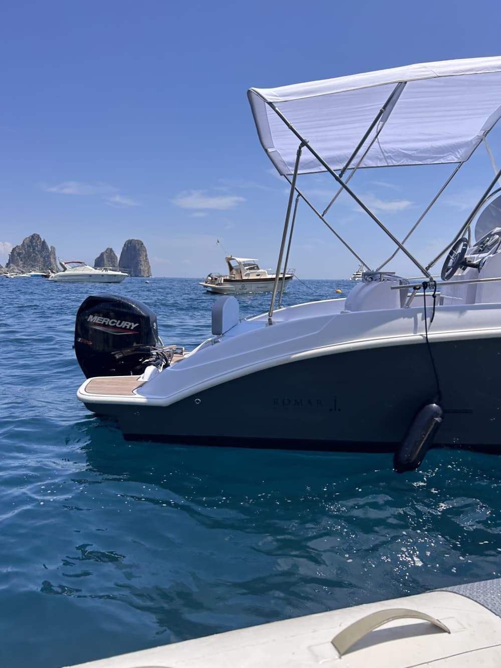 Capri Essence: Private Tageskreuzfahrt ab Amalfi