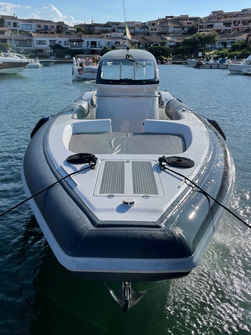 La tua barca a motore privata per una giornata intorno a Porto Rotondo