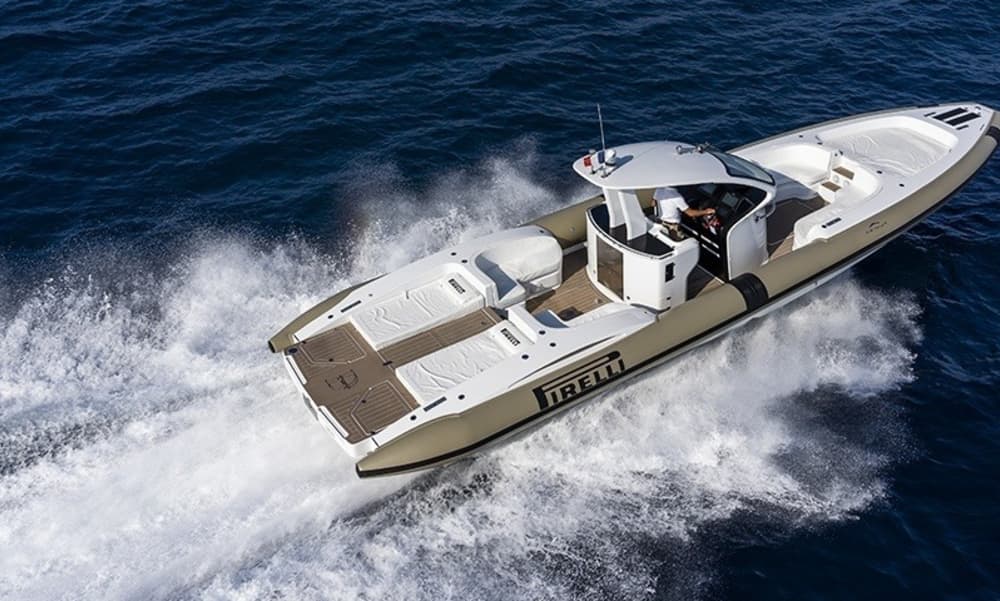 La tua barca a motore privata per una giornata intorno a Porto Rotondo