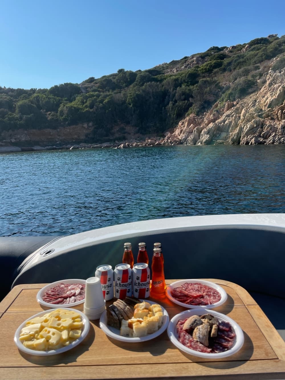 La tua barca a motore privata per una giornata intorno a Porto Rotondo
