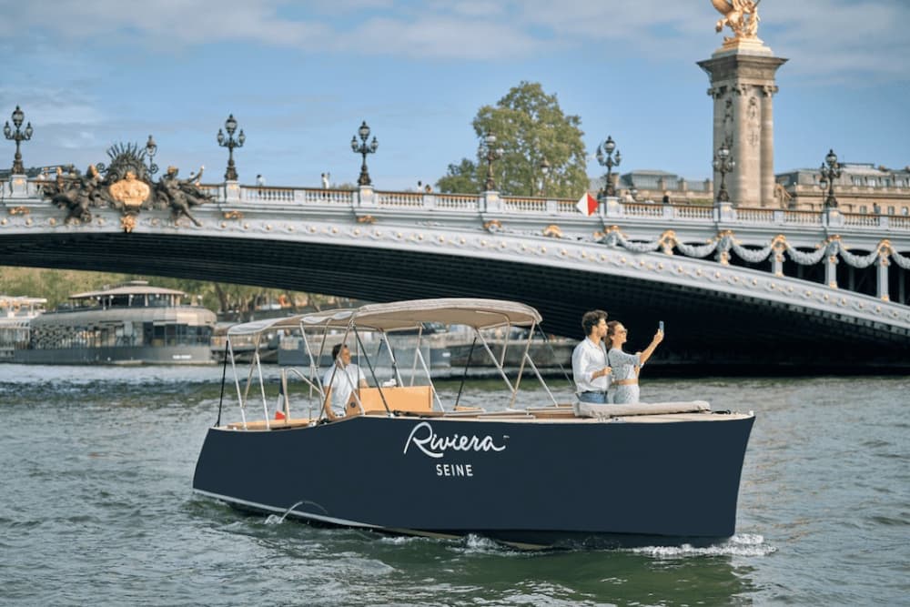 Discovery: 1-hour 100% Electric Private Cruise on the Seine