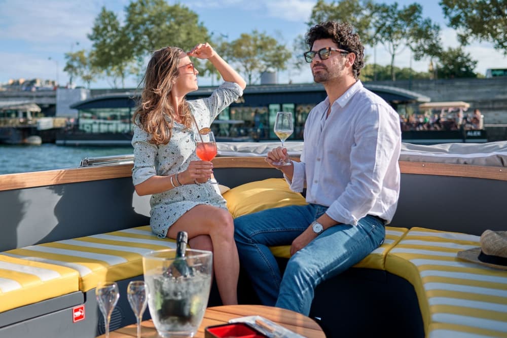 Discovery: 1-hour 100% Electric Private Cruise on the Seine