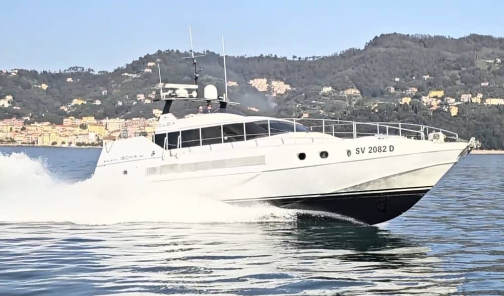 Yacht di classe a tua disposizione per tutta la giornata