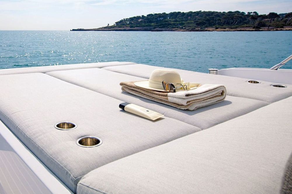 Votre Évasion Privée au départ du Port Camille Rayon