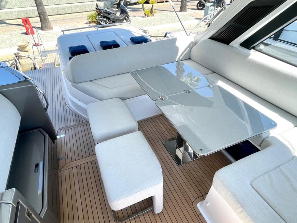 Votre Évasion Privée au départ du Port Camille Rayon