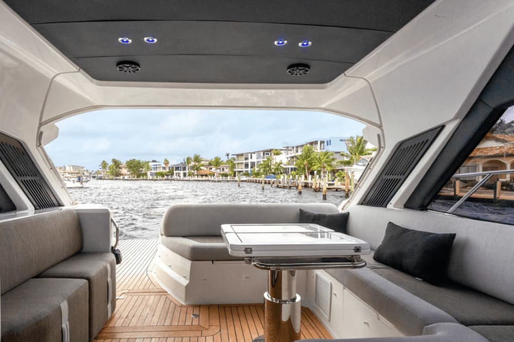 Votre Évasion Privée au départ du Port Camille Rayon