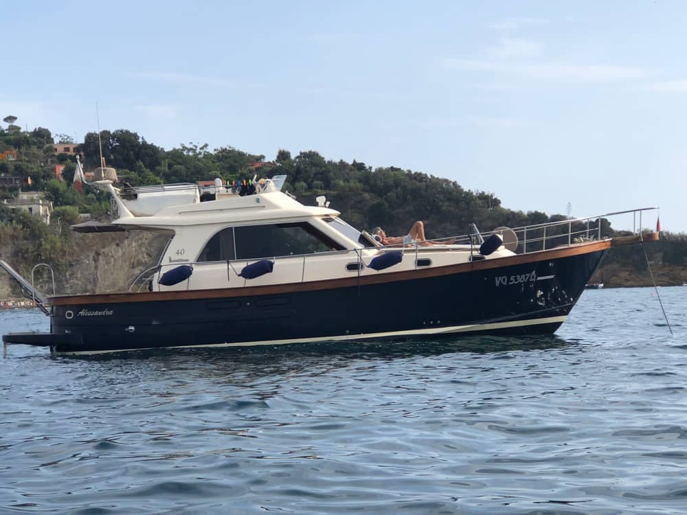 Private Bootstour rund um Neapel mit einem Motorboot