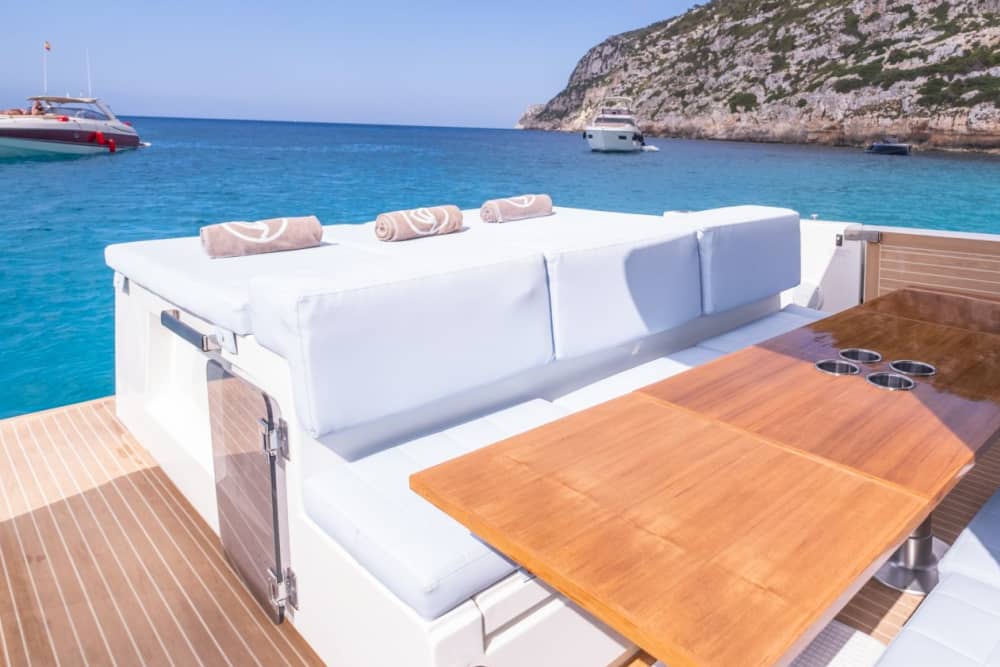 ¡Descubre Illetas en barco privado! ¡Una experiencia inolvidable de día completo!