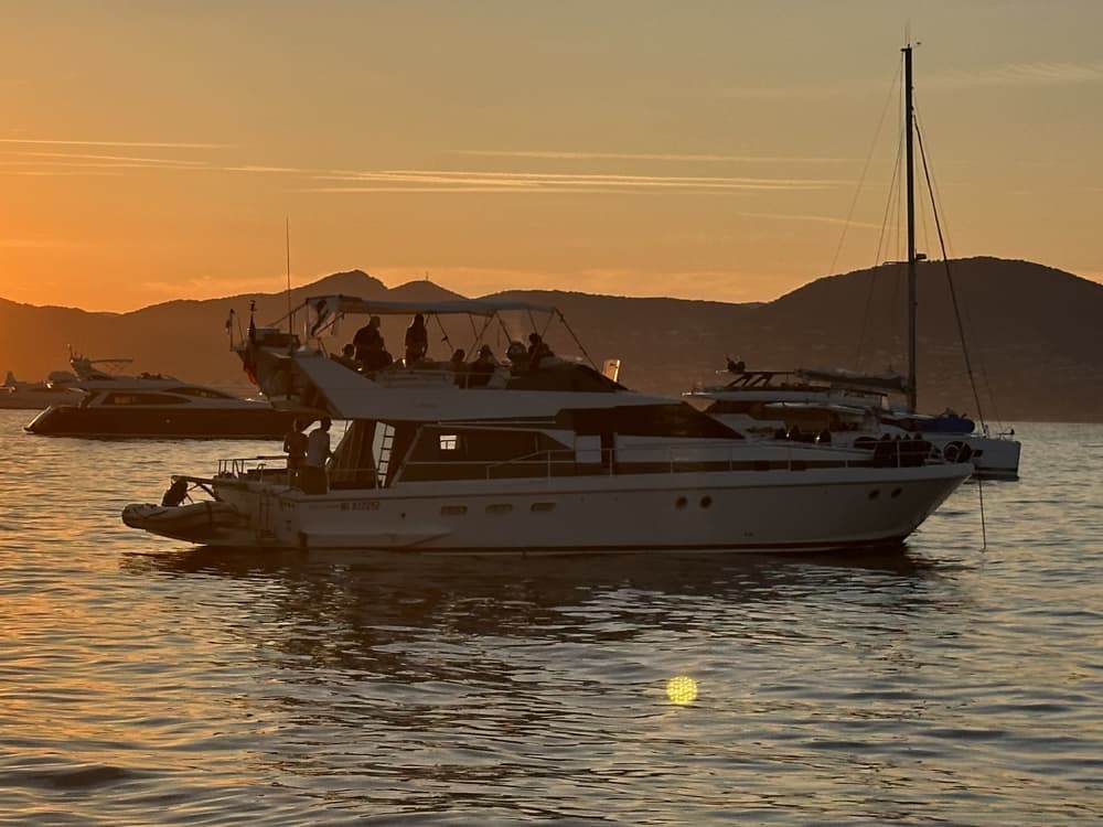 Sunset, an unforgettable sunset in the Gulf of Saint-Tropez