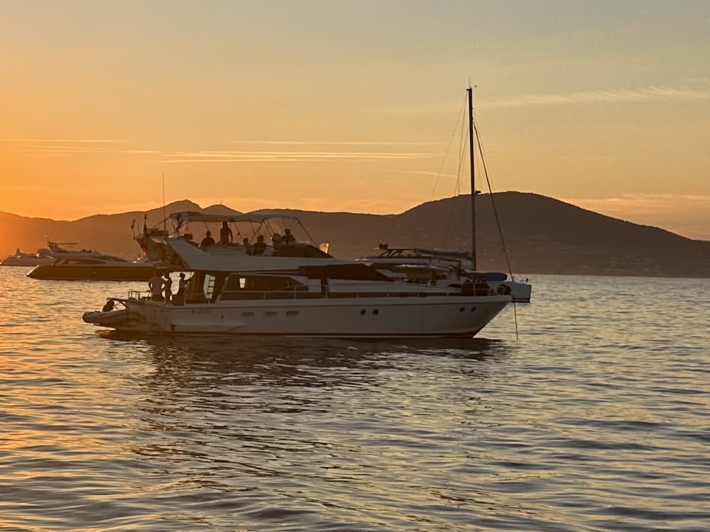 Sunset, an unforgettable sunset in the Gulf of Saint-Tropez
