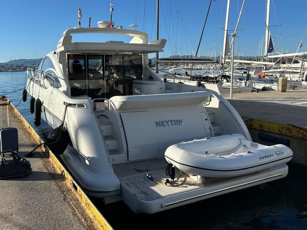 Ein Tag, um Neapel zu entdecken: Das wahre Dolce Vita auf einer Motoryacht