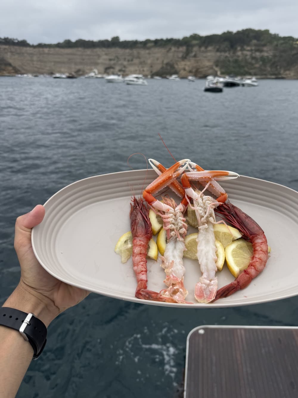 Ein Tag, um Neapel zu entdecken: Das wahre Dolce Vita auf einer Motoryacht