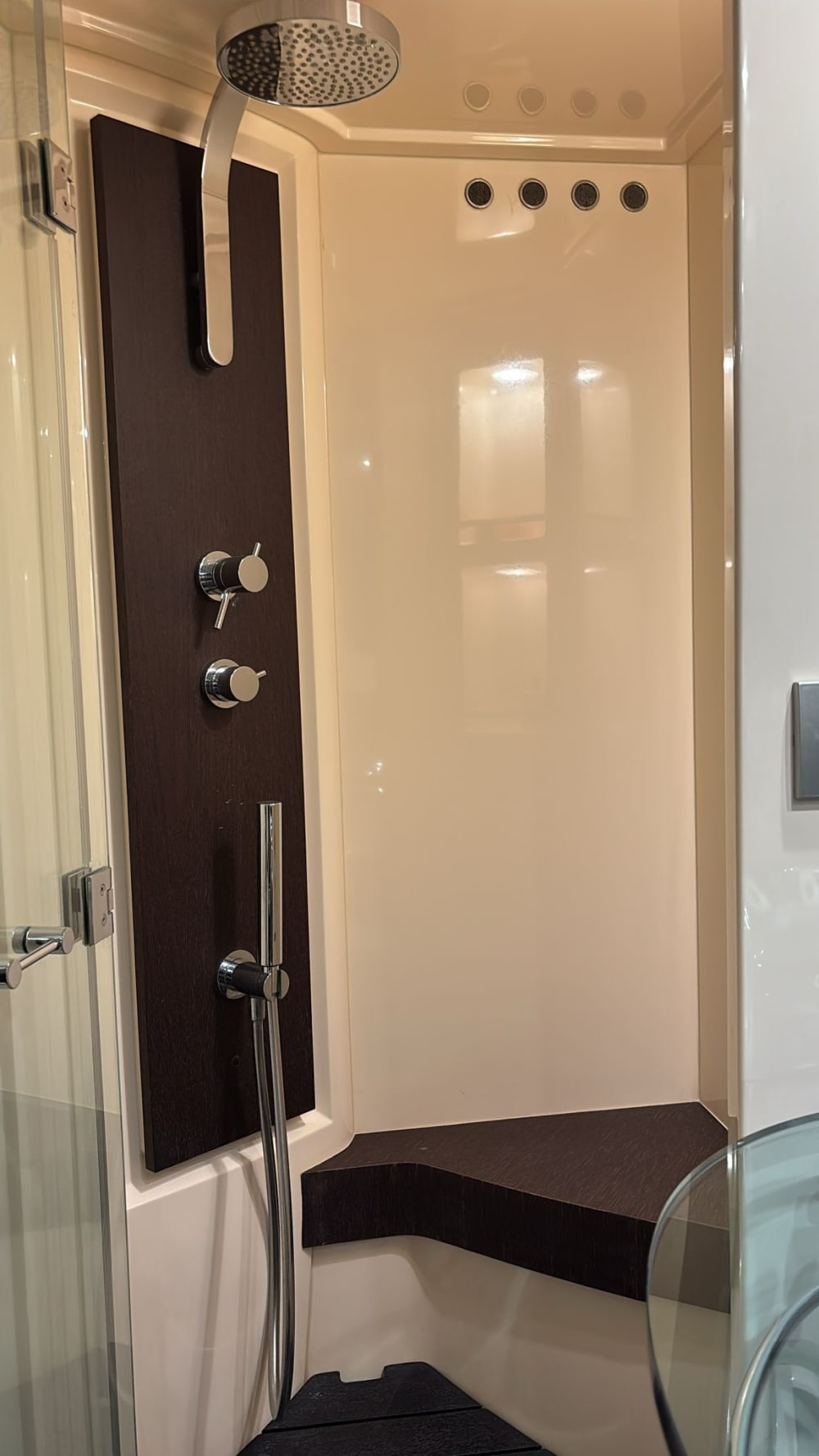 Ein Tag, um Neapel zu entdecken: Das wahre Dolce Vita auf einer Motoryacht