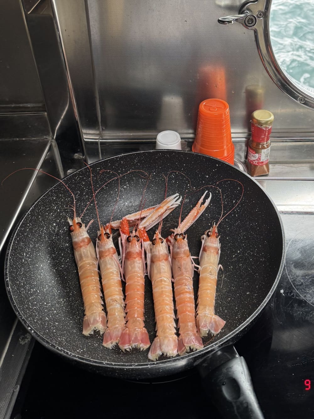 Ein Tag, um Neapel zu entdecken: Das wahre Dolce Vita auf einer Motoryacht