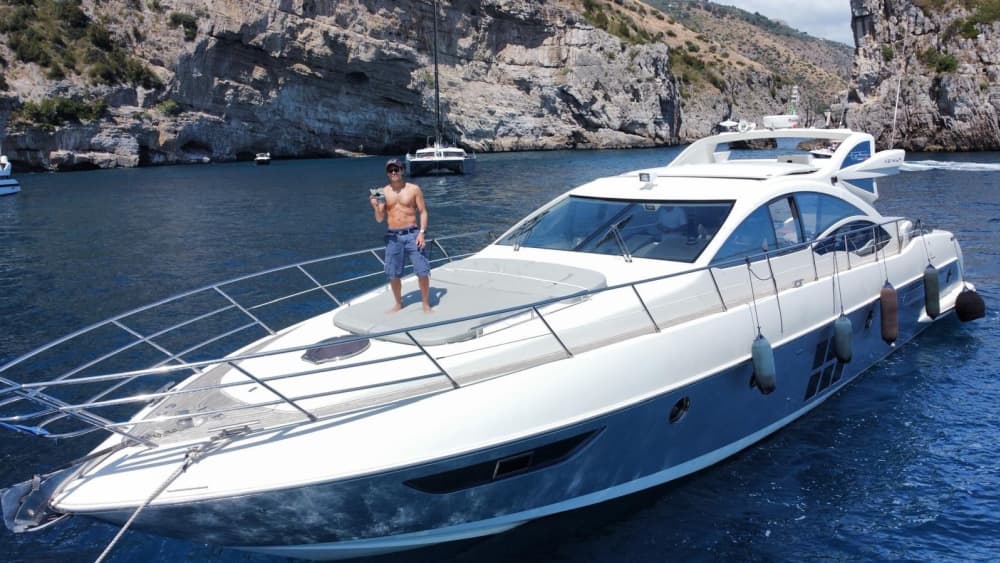 Ein Tag, um Neapel zu entdecken: Das wahre Dolce Vita auf einer Motoryacht