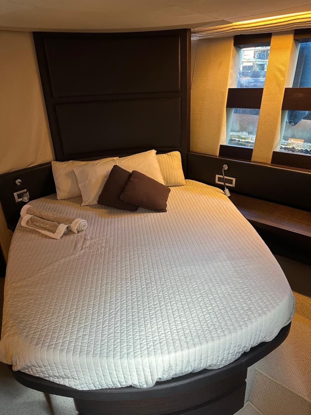 Ein Tag, um Neapel zu entdecken: Das wahre Dolce Vita auf einer Motoryacht