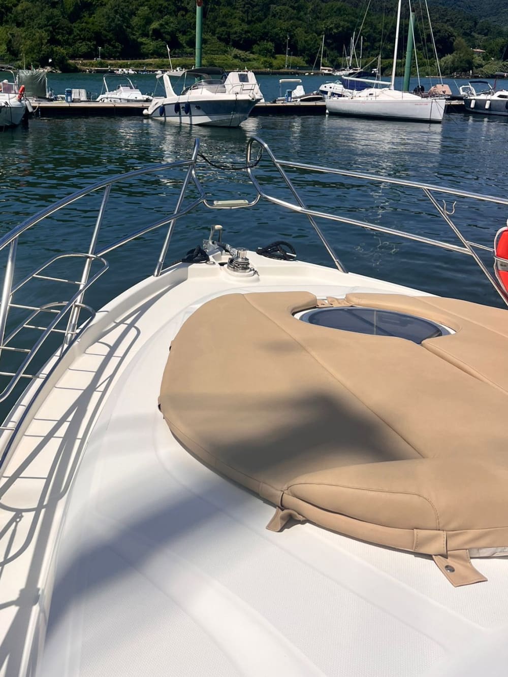 Ontdek Ameglia tijdens een dagtocht op een motorboot.