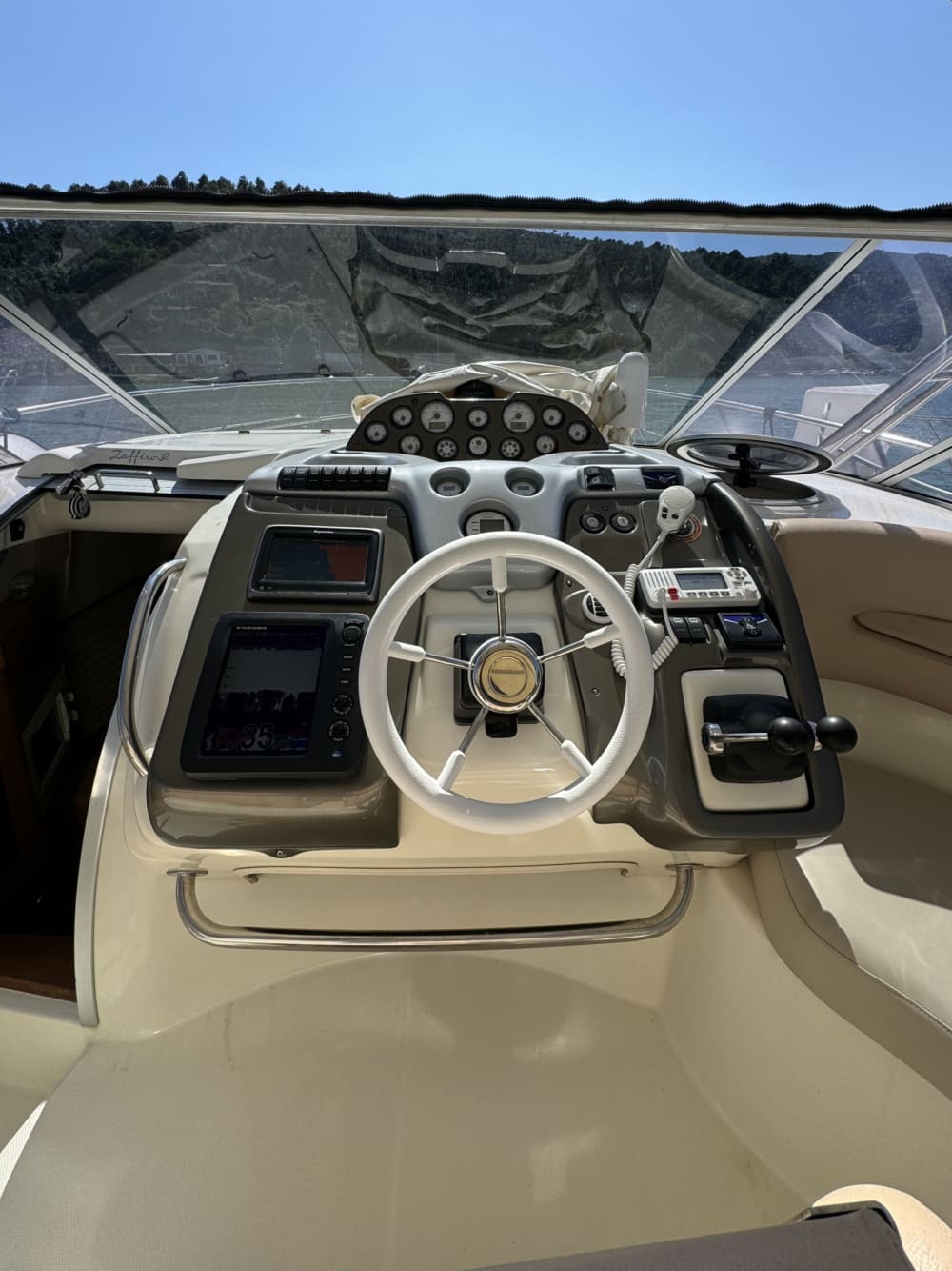 Ontdek Ameglia tijdens een dagtocht op een motorboot.