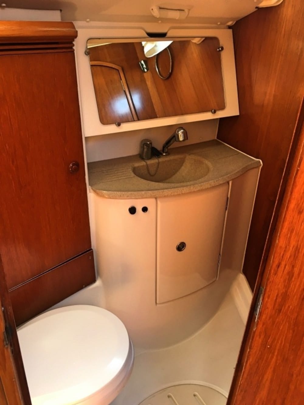 Breng 9 uur door met zeilen rond Furnari op een zeilboot.