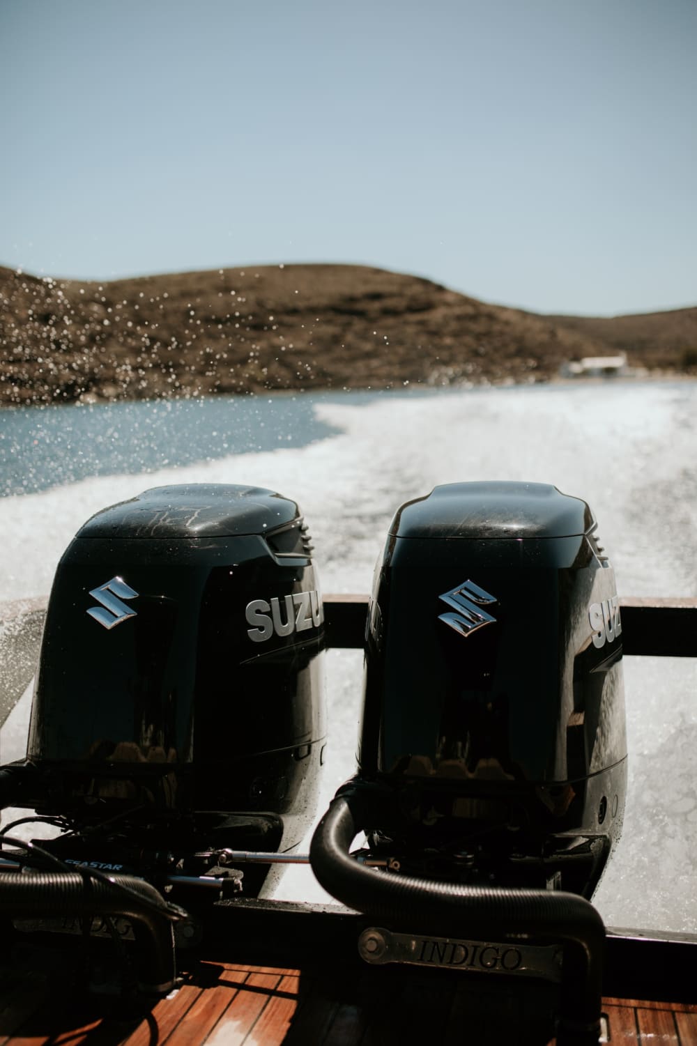 Kythnos çevresinde motorlu tekneyle özel tekne turu.