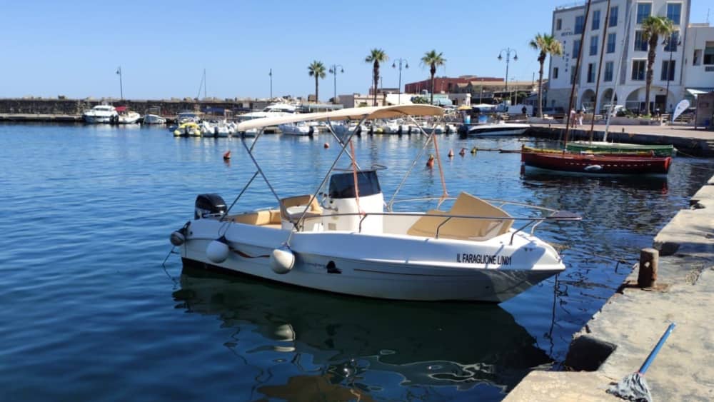 Une journée à Pantelleria sur un bateau à moteur