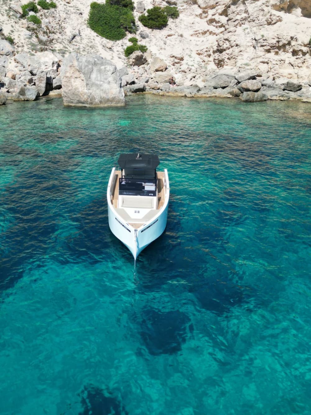 Crystal Waters & Chic Coves: Privat dagcharter - 8h