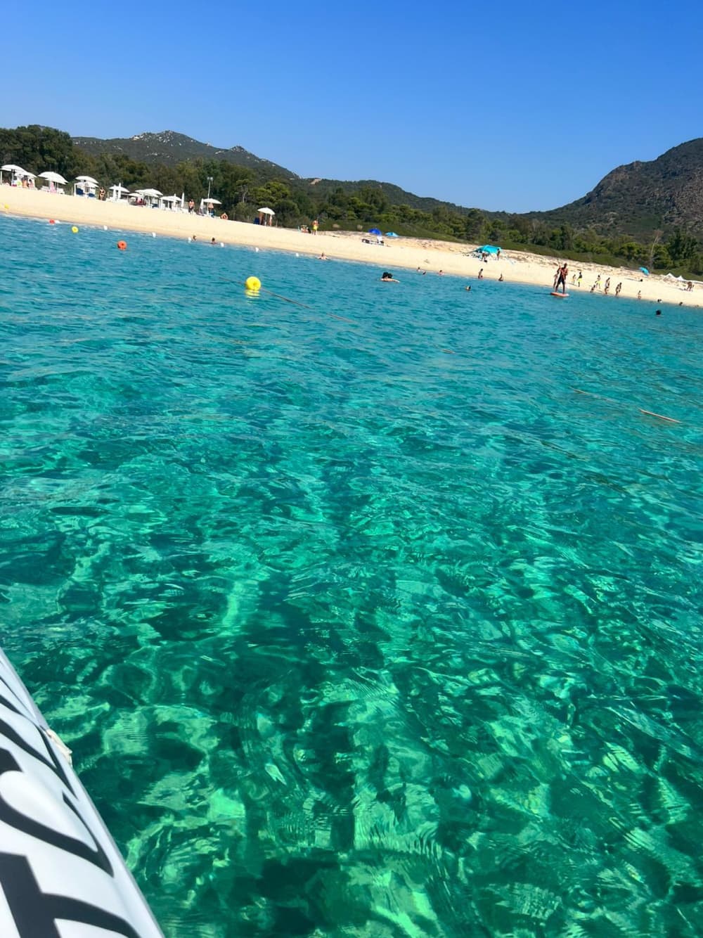 Reserve meio dia para relaxar em um passeio de lancha em Villaputzu.