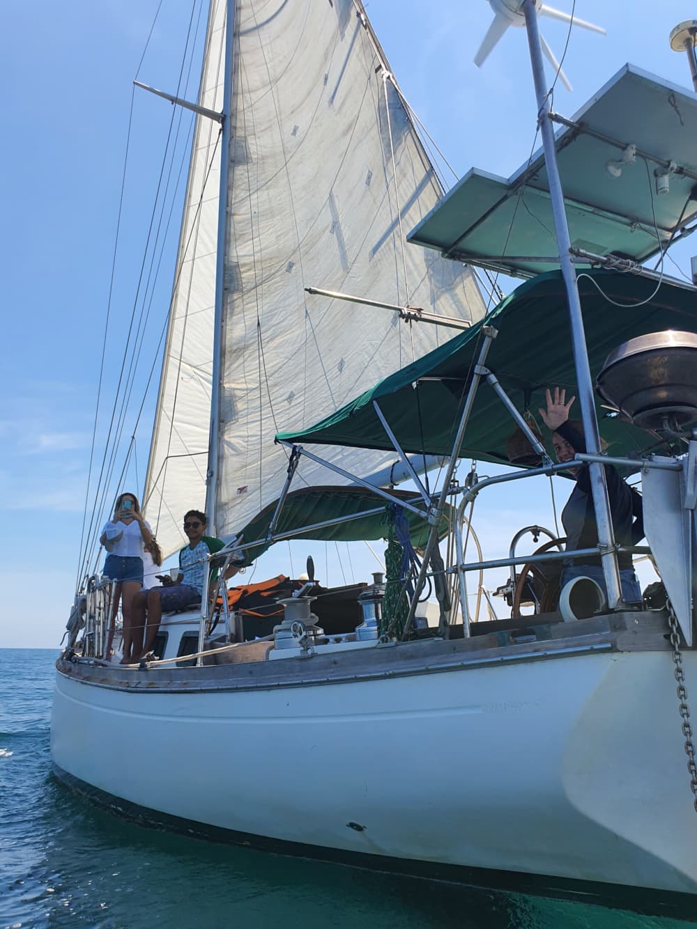 Scopri Santa Marta a bordo di una barca a vela per un'intera giornata.
