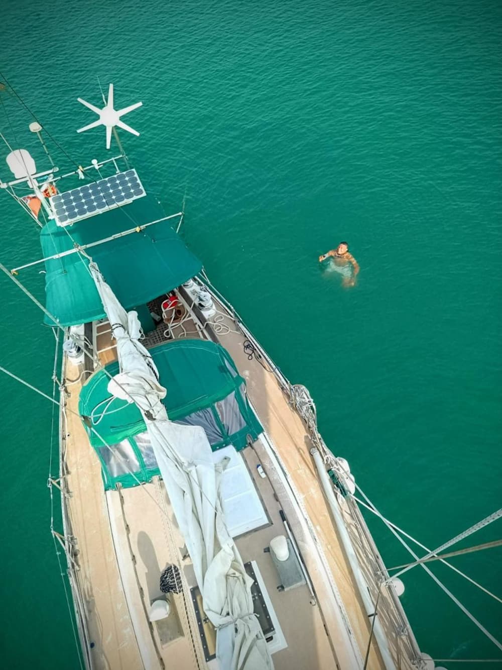 Scopri Santa Marta a bordo di una barca a vela per un'intera giornata.