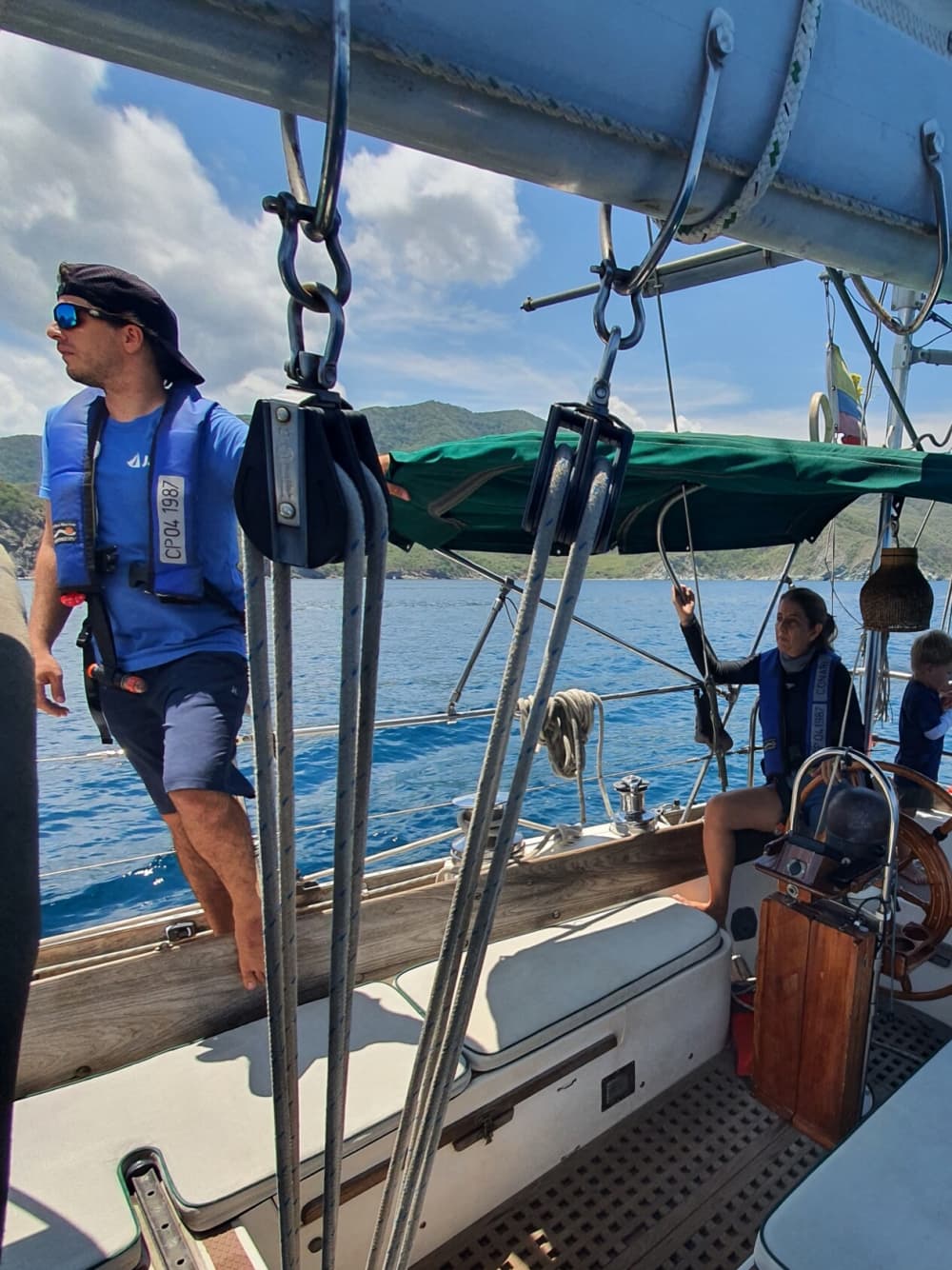 Scopri Santa Marta a bordo di una barca a vela per un'intera giornata.