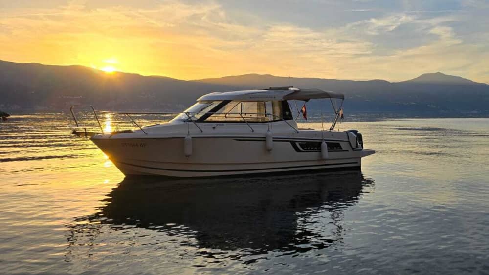 Excursión privada en barco de medio día desde Opatija a bordo del Merry Fisher 755.