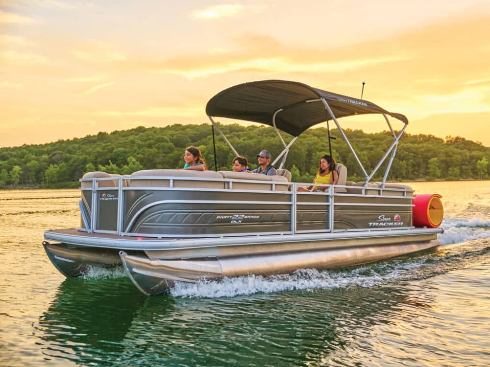 Enjoy a full day on a motorboat in Porto