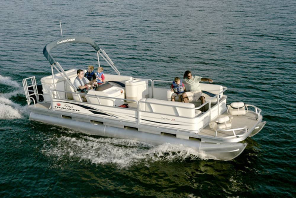 Enjoy a full day on a motorboat in Porto