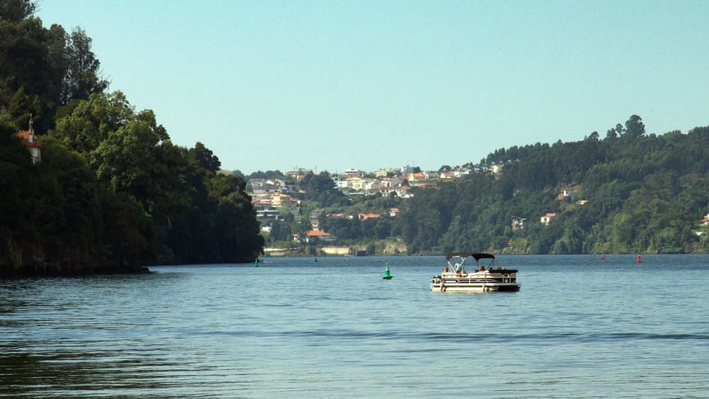 Enjoy a full day on a motorboat in Porto