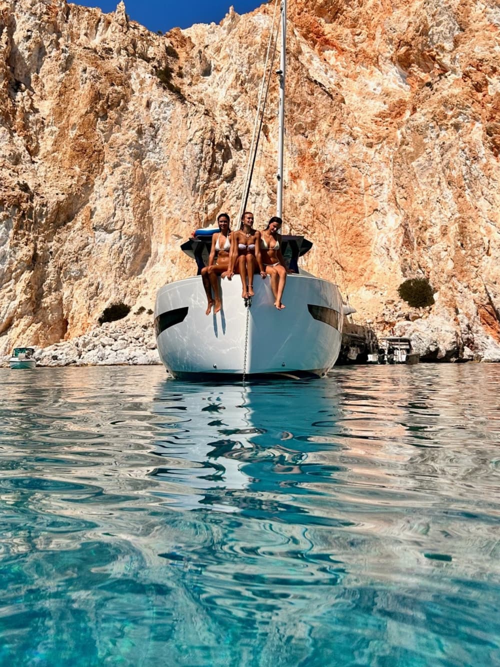 Une pause légendaire : 3 h 30 autour d’Adamatan en bateau à moteur