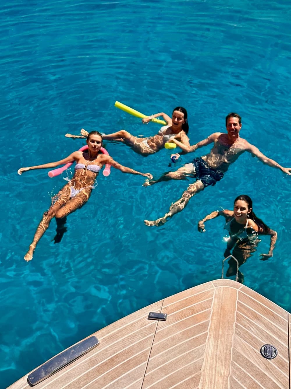 Legendarna przerwa: 3,5 godziny rejsu motorówką wokół Adamantas