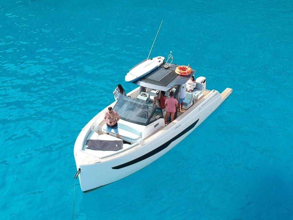 Une pause légendaire : 3 h 30 autour d’Adamatan en bateau à moteur