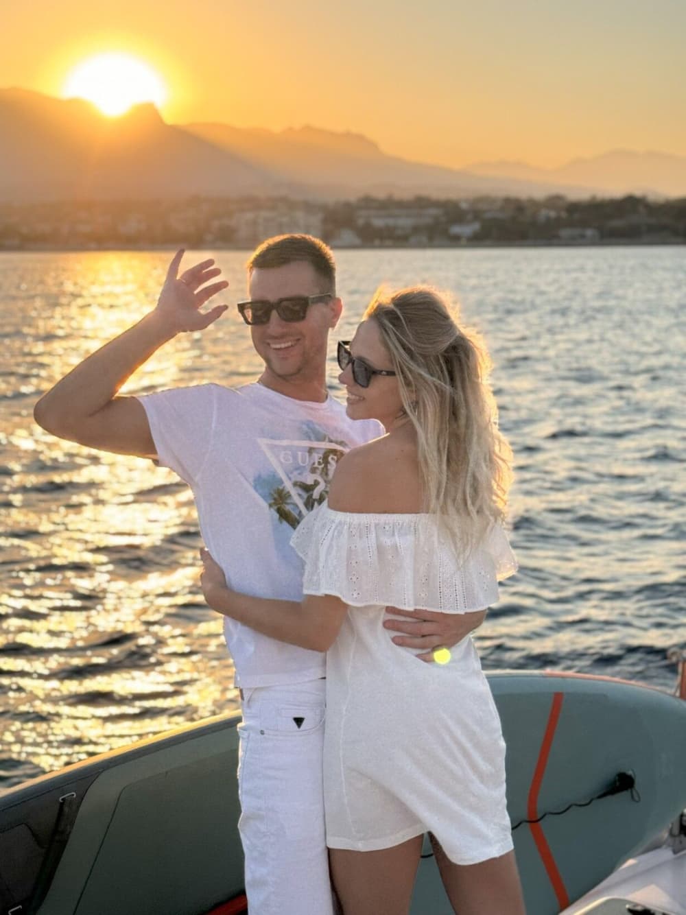 ¡4 horas en un yate es la media dorada!
En nuestra experiencia, este tiempo es suficiente para vivir al máximo las emociones sin cansarse. 🛥️