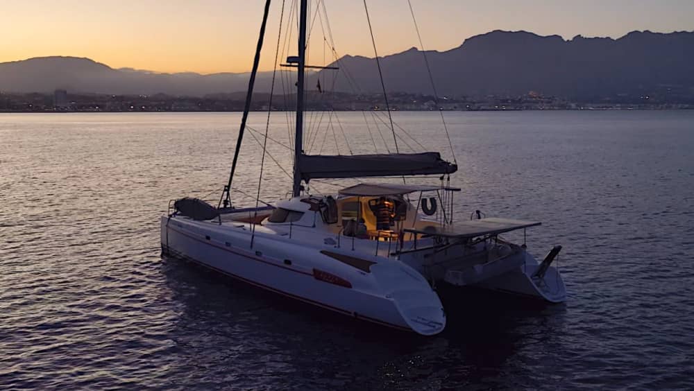 ¡4 horas en un yate es la media dorada!
En nuestra experiencia, este tiempo es suficiente para vivir al máximo las emociones sin cansarse. 🛥️