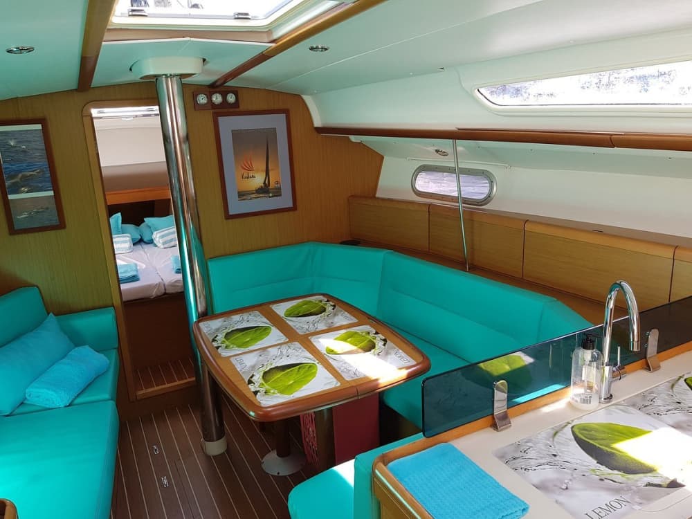 Explorez Costa Adeje et profitez d'une journée complète de navigation à voile.