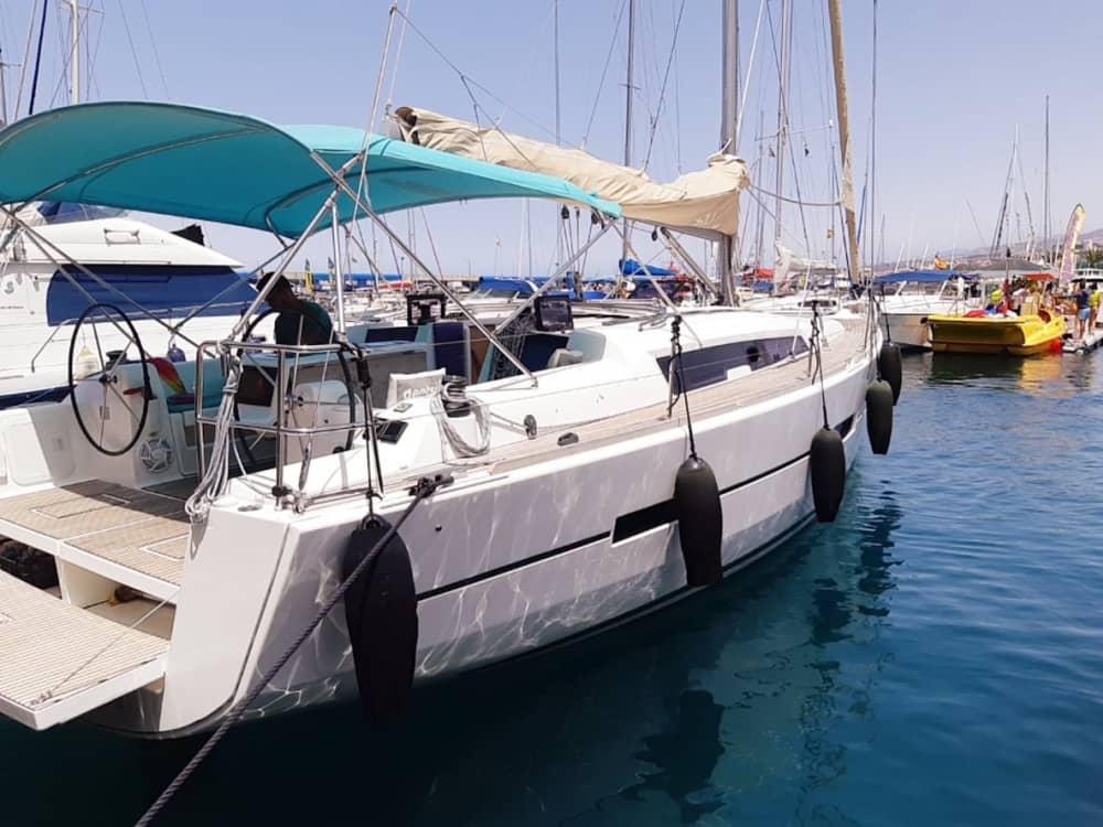 Découvrez Costa Adeje en voilier pour une journée complète.