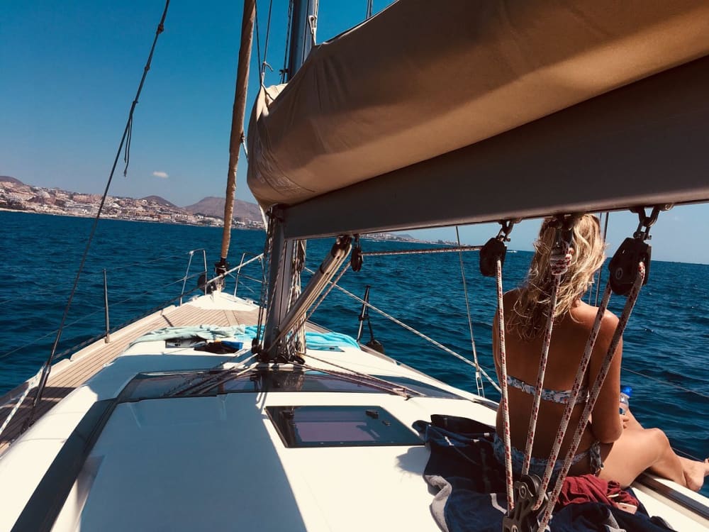 Découvrez Costa Adeje en voilier pour une journée complète.